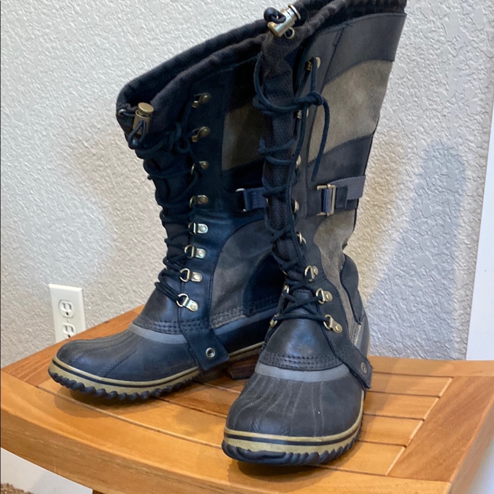 Preloved Sorel Women's Conquest Carly Boots